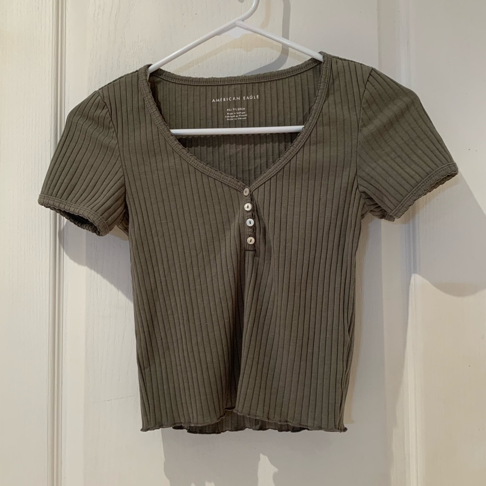 American Eagle olive green cropped tee